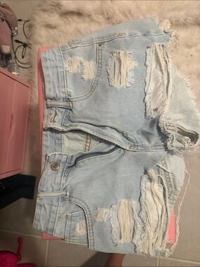 Light washed women’s shorts